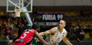 Gui Santos se lesionou na partida contra o Joinville / Foto: Victor Lira/Bauru Basket