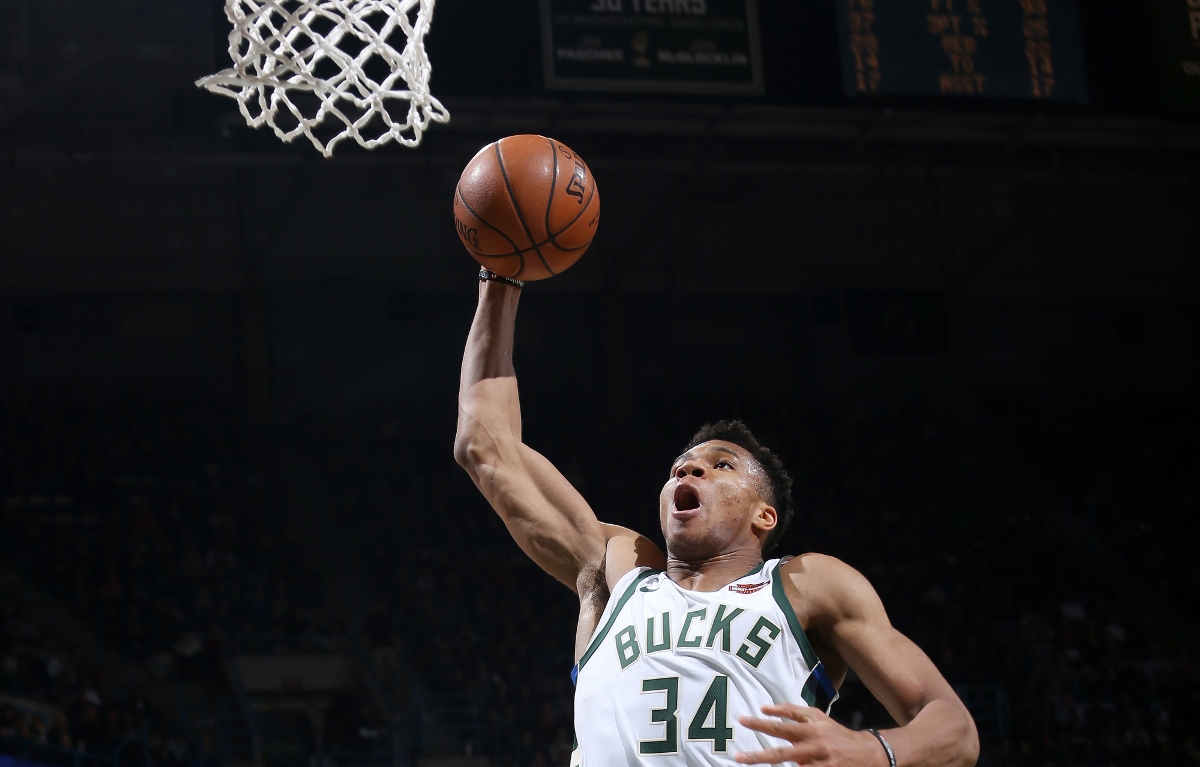 Antetokounmpo é o mais votado entre os fãs na primeira parcial do ASG 18 / Foto: NBAE-Getty Images