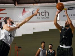 Matulionis arremessa em treino no Panela, onde fará seu primeiro jogo / Foto: Victor Lira-Bauru Basket