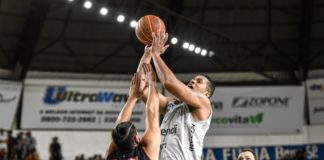 Com 14 pontos, Hettsheimeir também foi decisivo para o Dragão / Foto: Victor Lira/Bauru Basket