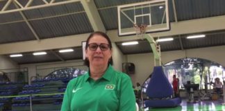 A técnica Thelma Tavernari já está analisando os adversários do Brasil / Foto: Divulgação/CBB