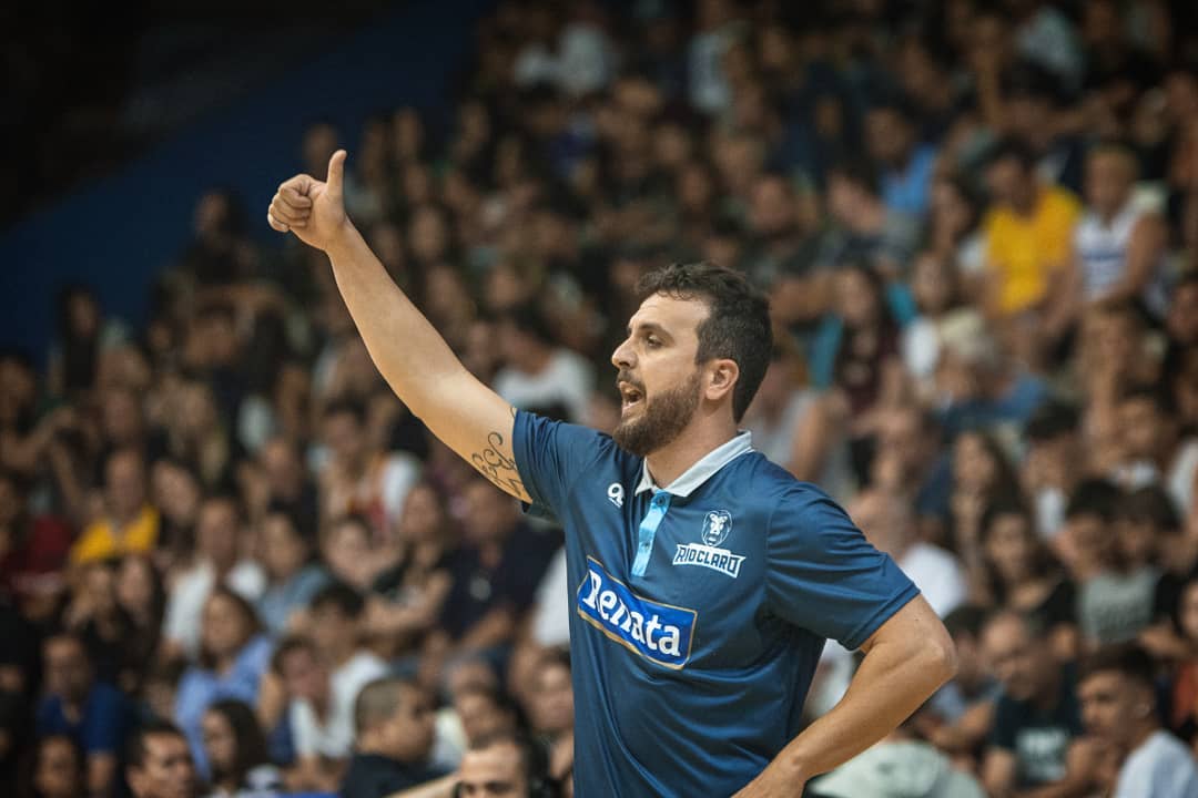 O técnico Fernando Penna gostou da primeira exibição da sua equipe no estadual / Foto: Divugação