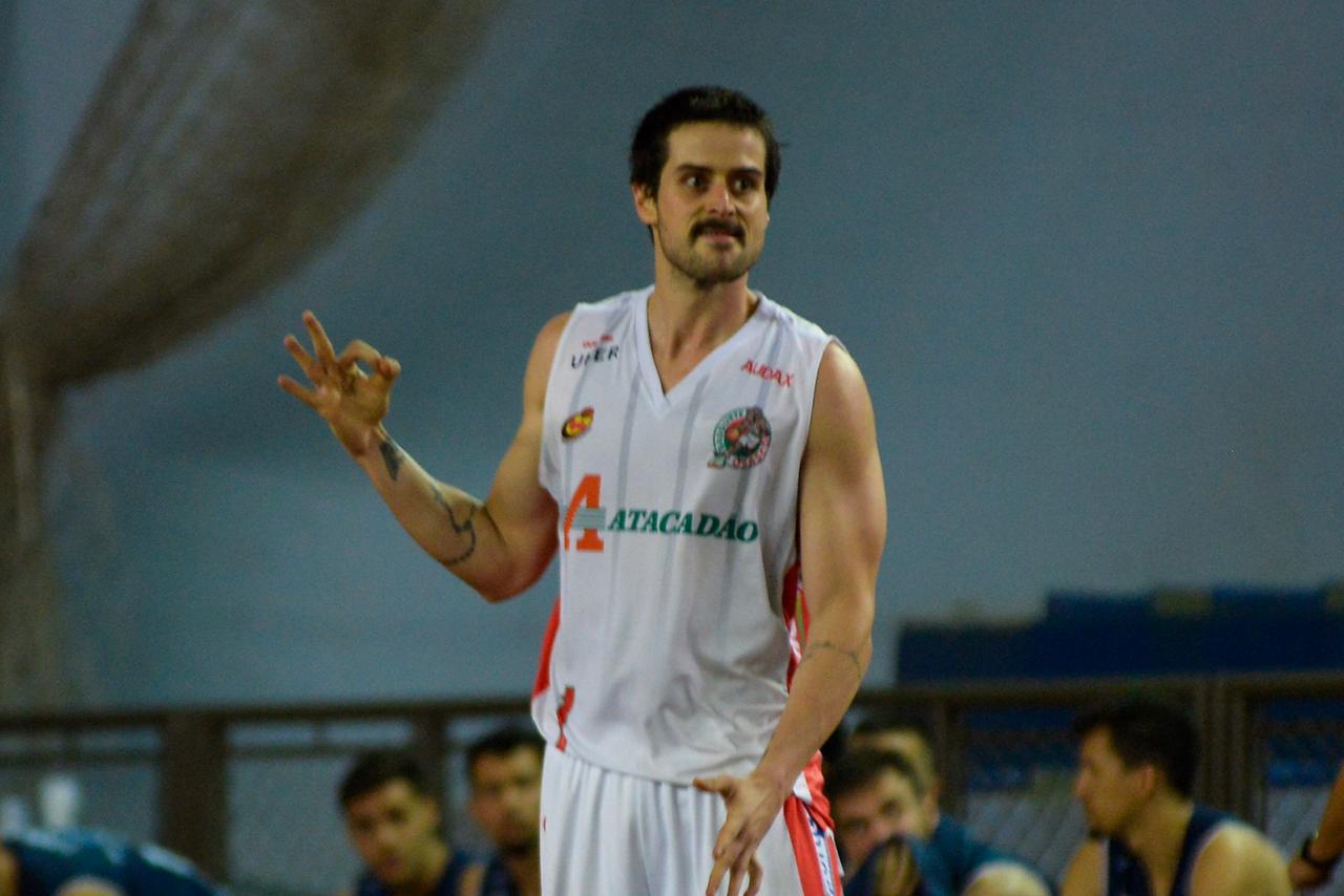 Thiago Marcello teve uma atuação excelente, especialmente, nos tiros de três pontos / Foto: Bruno Ulivieri/Basquete Osasco