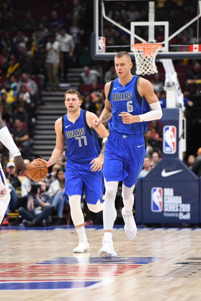 Doncic e Porzingis vão comandar o Dallas Mavericks no campeonato / Foto: NBAE/Getty Images