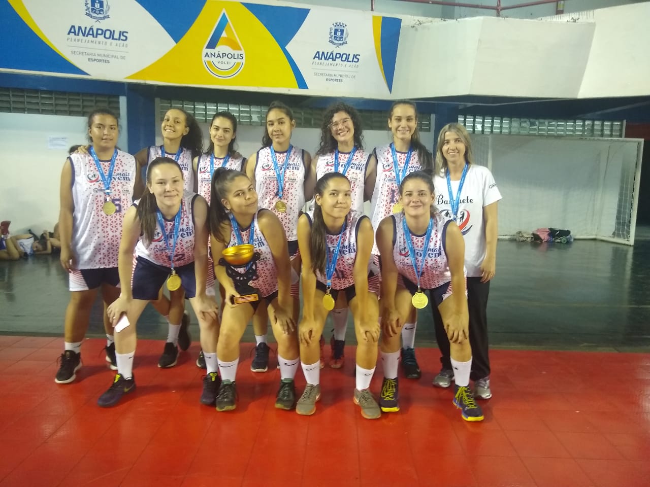 Quirinópolis garantiu a conquista no sub-15 feminino / Foto: Divulgação/FGB