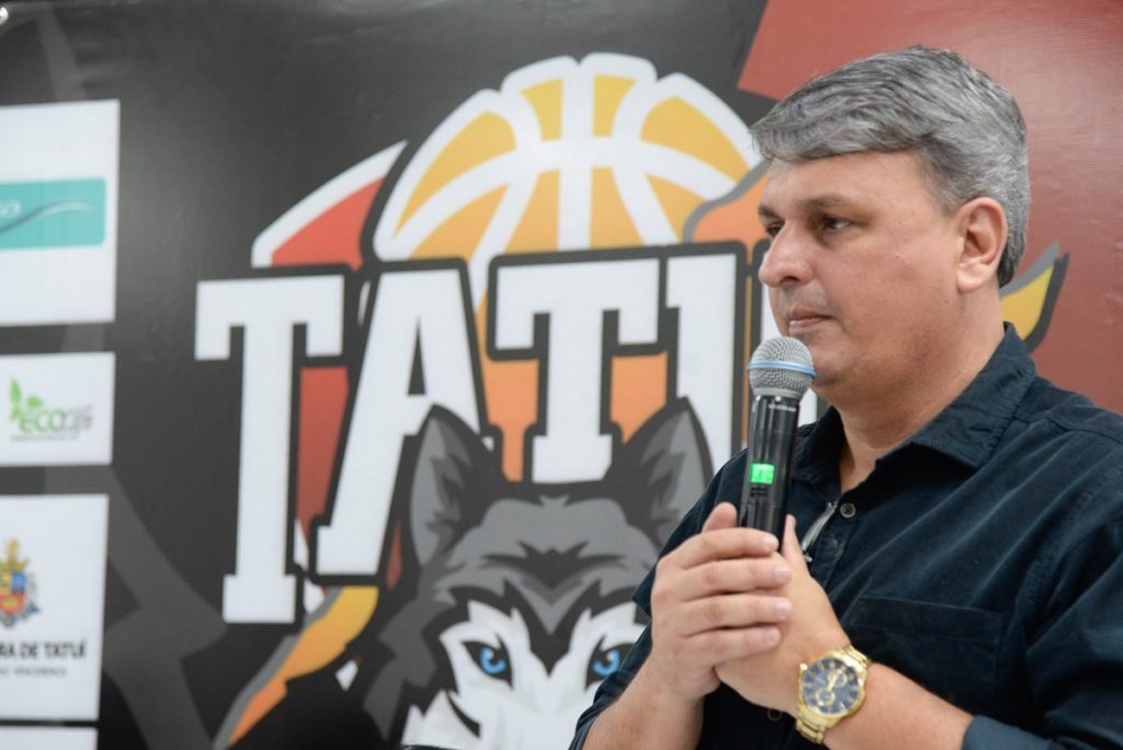 O secretário de Educação, Miguel Lopes Cardoso Junior, está trabalhando bastante em prol do crescimento da equipe de basquete de Tatuí / Foto: AI-PMT/Divulgação