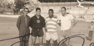 Vô Nélio, de branco, ao lado de Pelé / Foto: Arquivo Pessoal