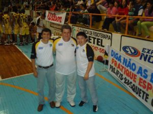 Os presidentes Nelsinho, Izidoro e China / Foto: Divulgação/Amobasquete