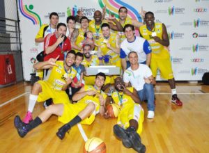 Grupo campeão Brasileiro Jab’s, em 2012 / Foto: Divulgação/Amobasquete