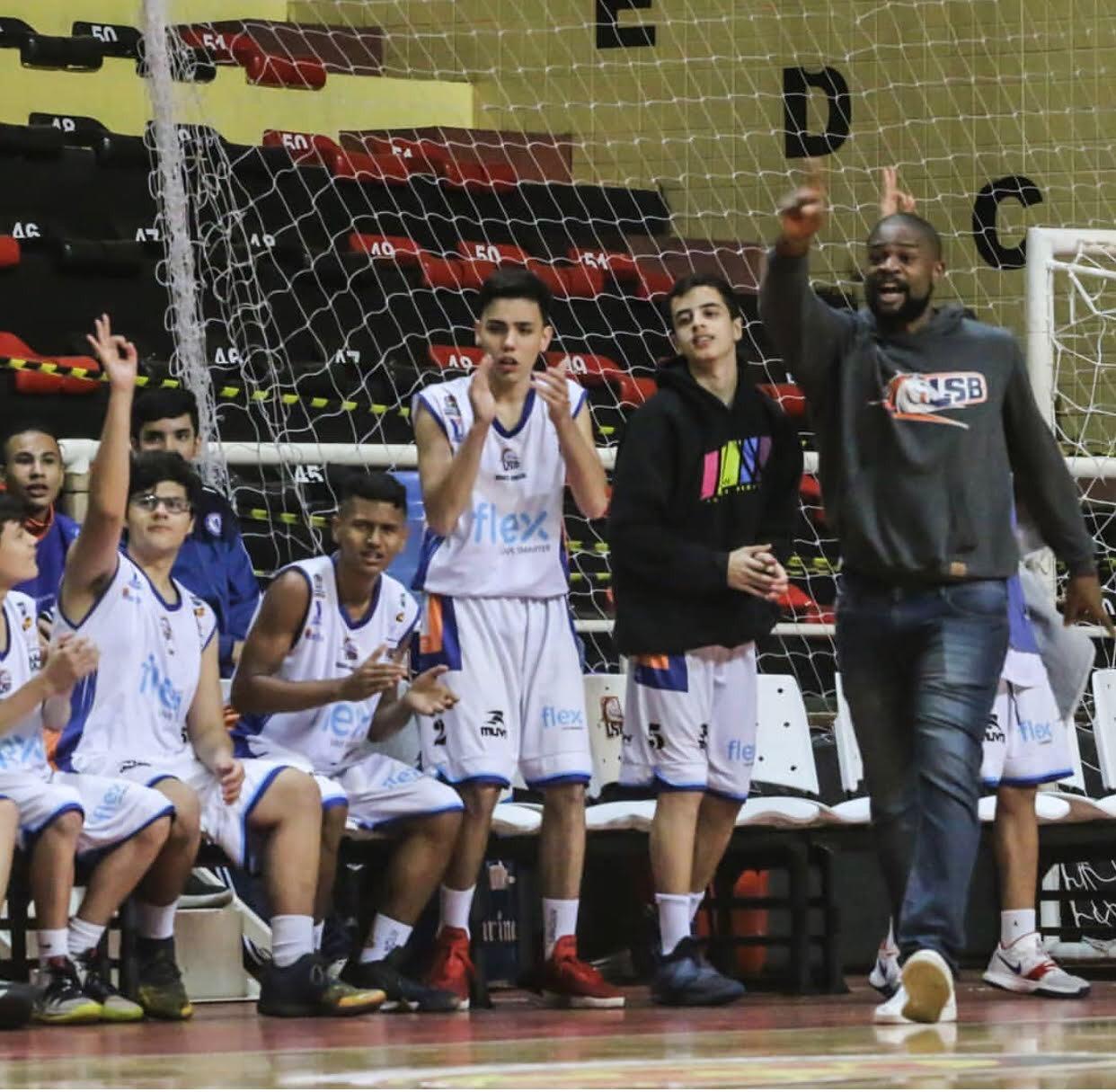 Lucas Maciel como técnico das equipes de base da LSB / Foto: Divulgação/LSB