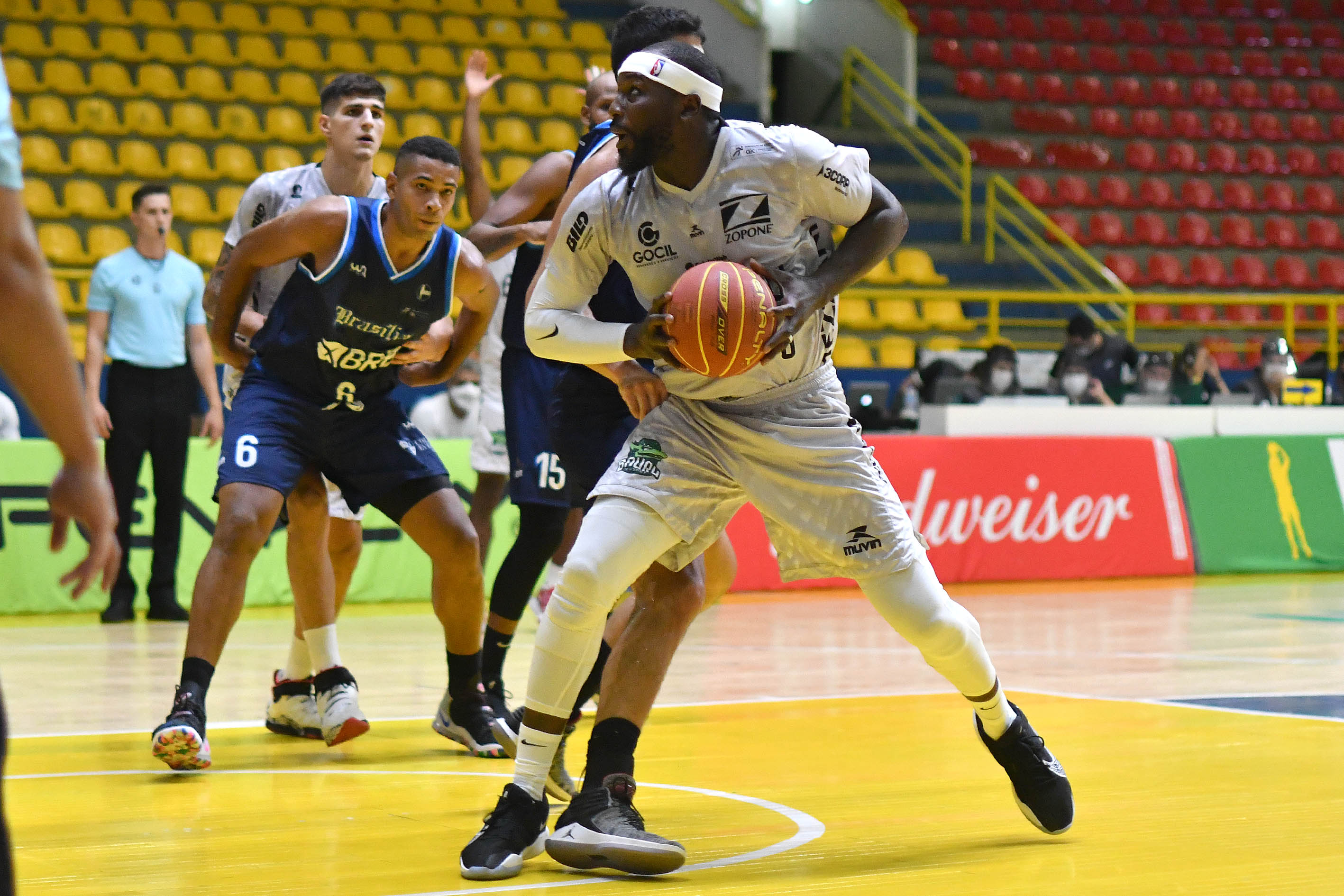Tyrone Curnell quer o Zopone/Gocil Bauru Basket focado durante os 40 minutos / Foto: João Pires/LNB
