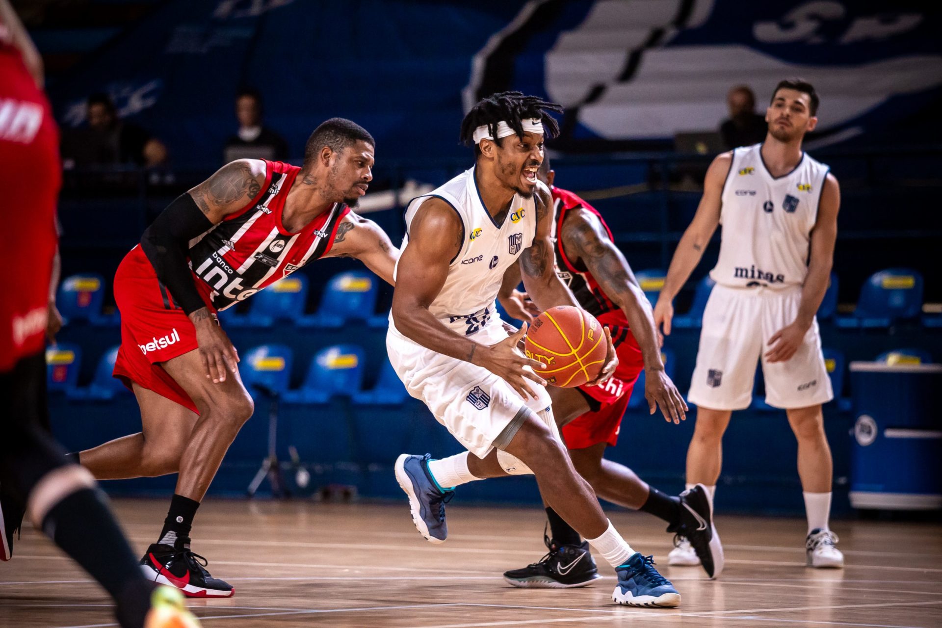 Minas Tênis Clube vence confronto direto diante do São Paulo FC no NBB