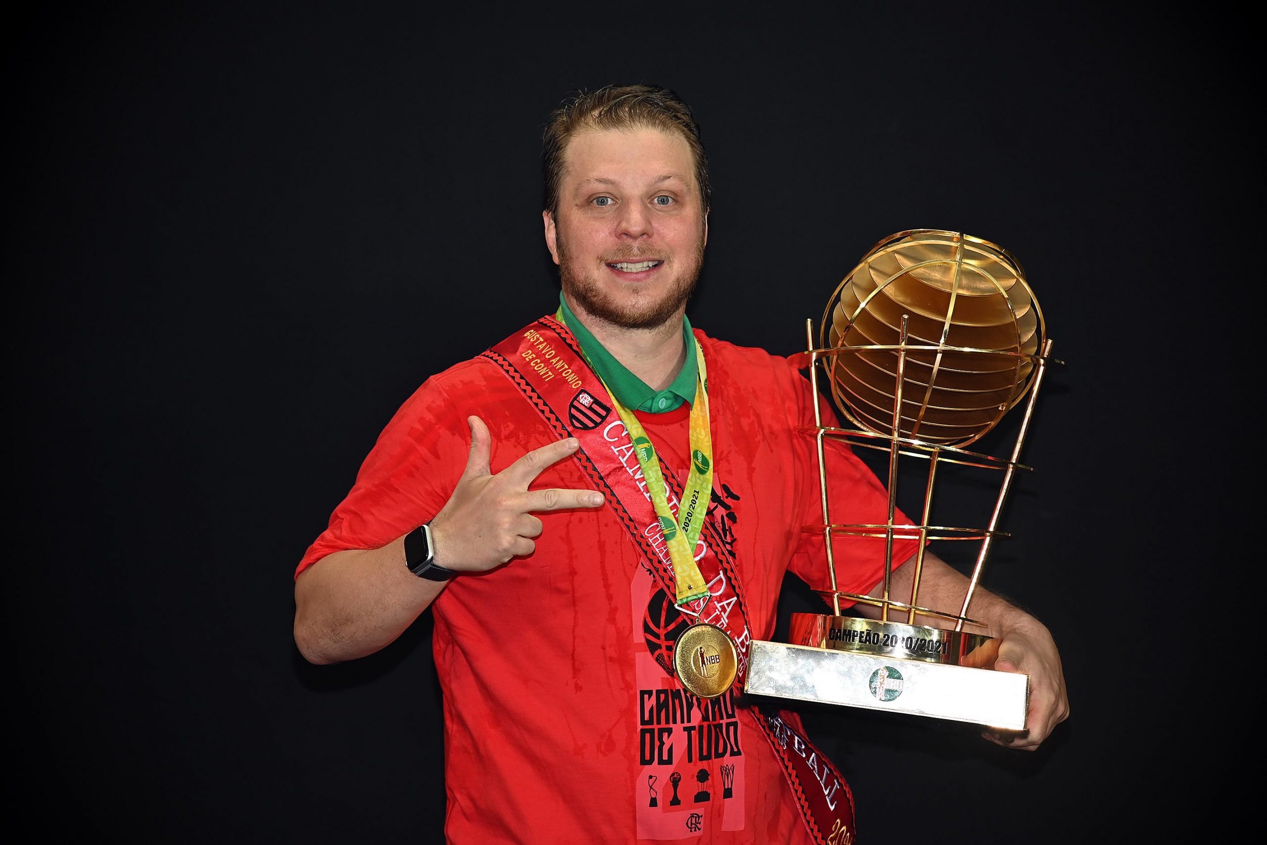 Gustavo De Conti se consolida cada vez mais como principal técnico do basquete nacional / Foto: JUMP/Divulgação