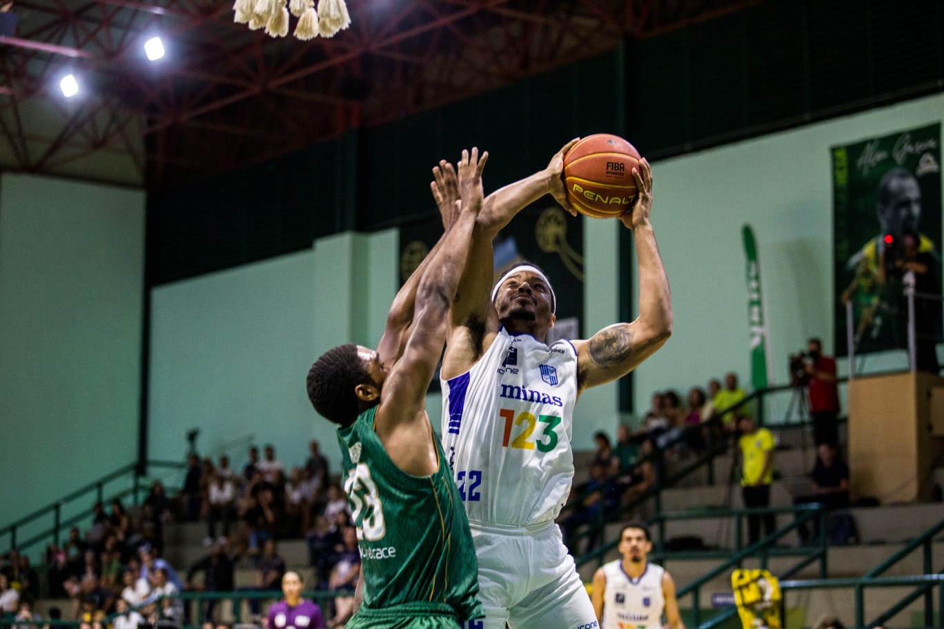 Minas é batido pelo Sesi, conhece primeira derrota, mas segue líder do NBB