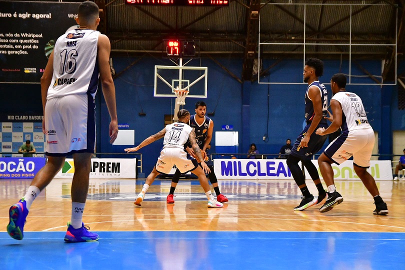 Oscar São José Basketball vence Caxias e sobe na tabela