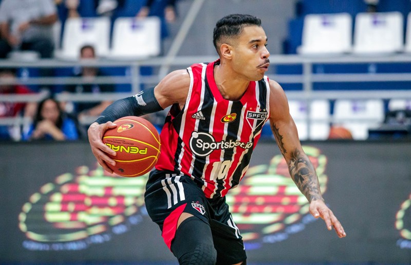 BASQUETEBOL Liderança e última invencibilidade da Liga em jogo 